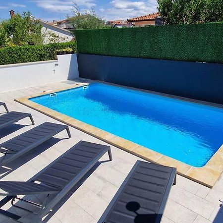 Villa Castanea - Kuca Za Odmor S Bazenom Kukci Zewnętrze zdjęcie