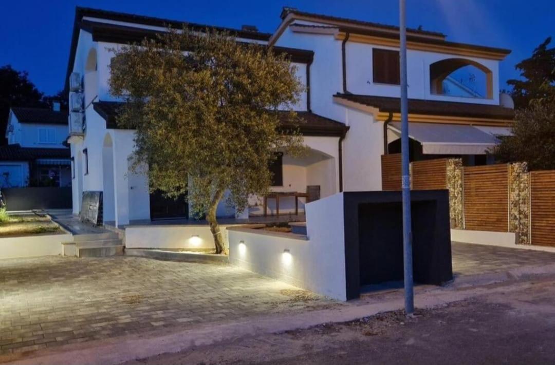 Villa Castanea - Kuca Za Odmor S Bazenom Kukci Zewnętrze zdjęcie