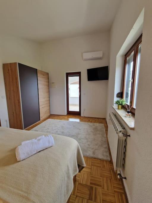 Villa Castanea - Kuca Za Odmor S Bazenom Kukci Zewnętrze zdjęcie