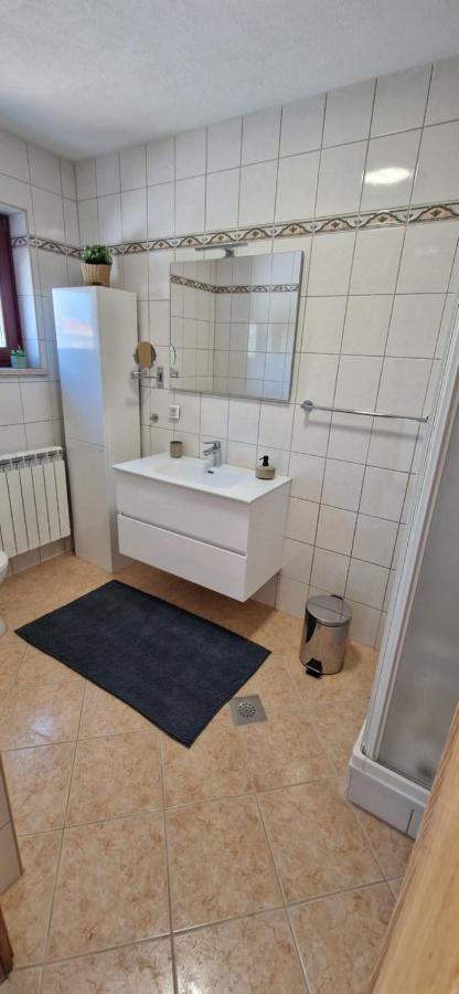 Villa Castanea - Kuca Za Odmor S Bazenom Kukci Zewnętrze zdjęcie